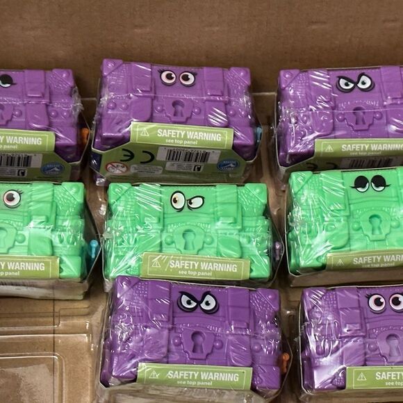 Lot Of 6 Hotel Transylvania Monster Mayhem Chest Green Purple Series 1 F… - Picture 10 of 10